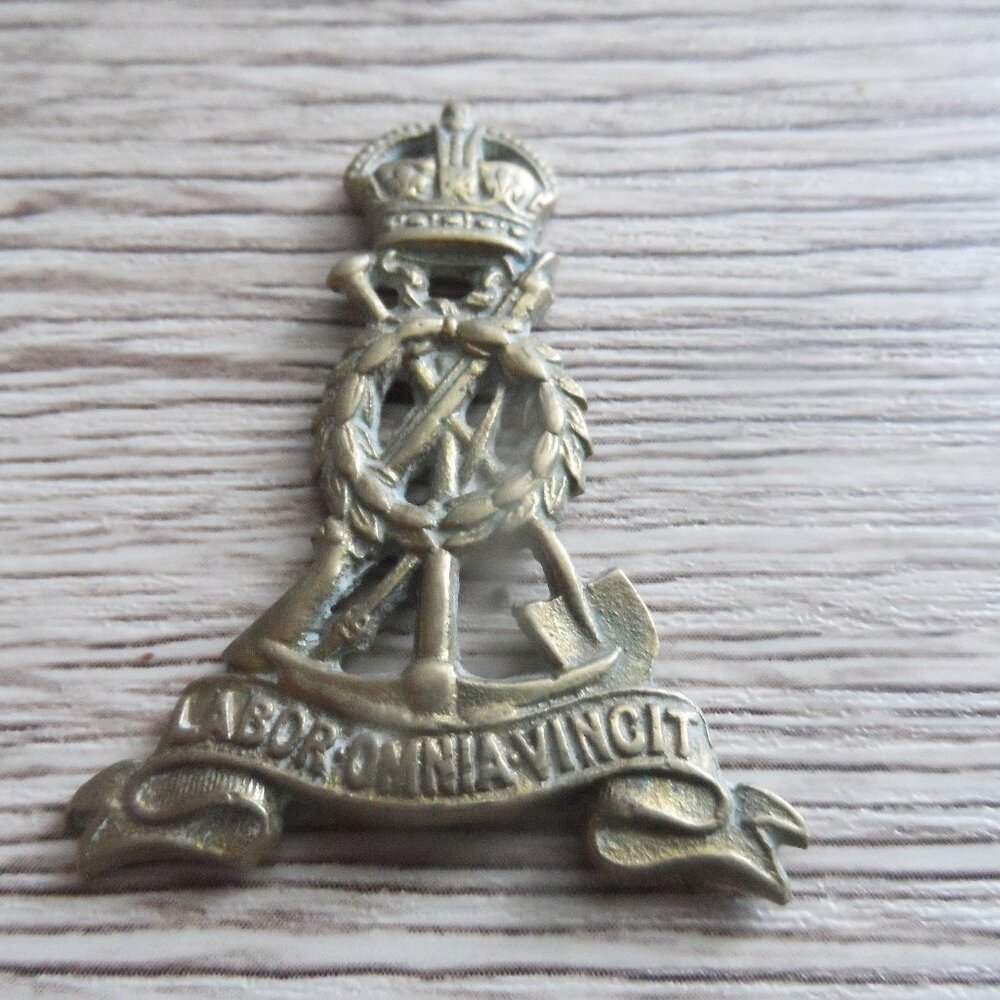 British Royal Pioneer Corps Badge (b6.9 - 46mm X 36mm)